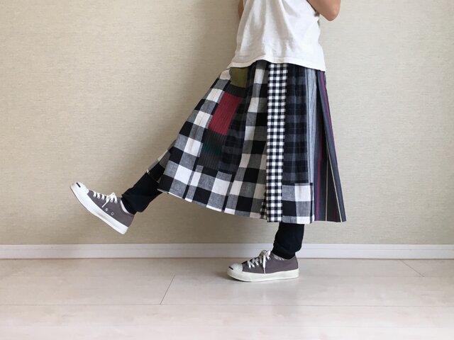 いろいろグレーのタックスカート038の画像1枚目