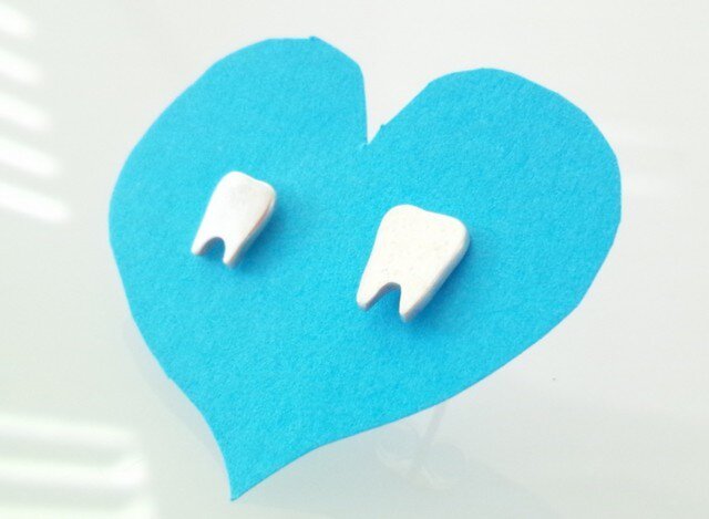 歯のシルバーピアス/ Have a good teeth!の画像1枚目