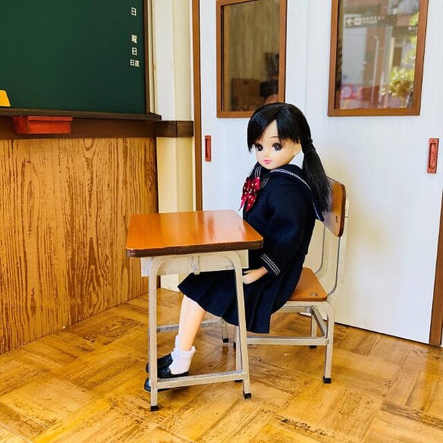 1/6ドール用 学校の机と椅子セット | iichi 日々の暮らしを心地よく