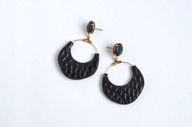 【レザーピアス/イヤリング 】Tosaka~crocodile~〝black〟の画像1枚目