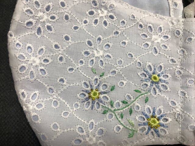 ワンポイント刺繍立体マスク43 | iichi 日々の暮らしを心地よく