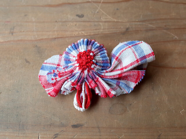 プリーツブローチチェックの花びら pli fle rbiの画像1枚目