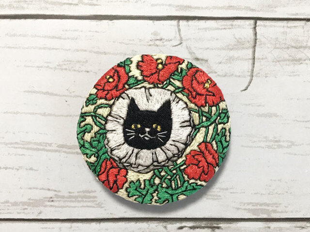 手刺繍ブローチ*ネリーリトルハレアンブシュテッター「The Black Cat 1898年7月号」よりの画像1枚目