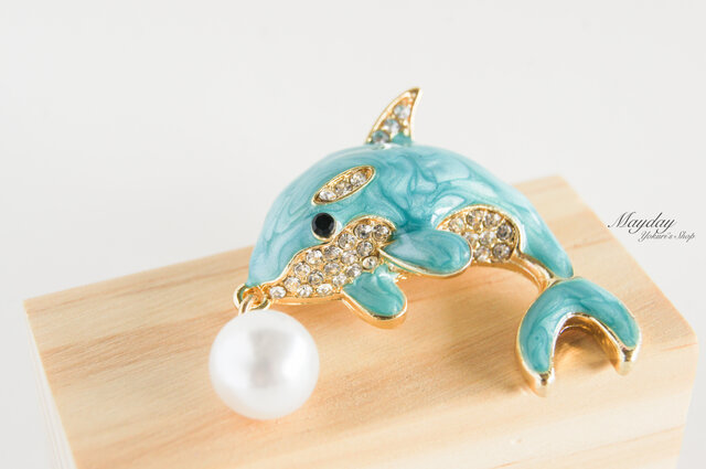 可愛い動物たちのブローチシリーズ〜 可愛いイルカのブローチ』海豚