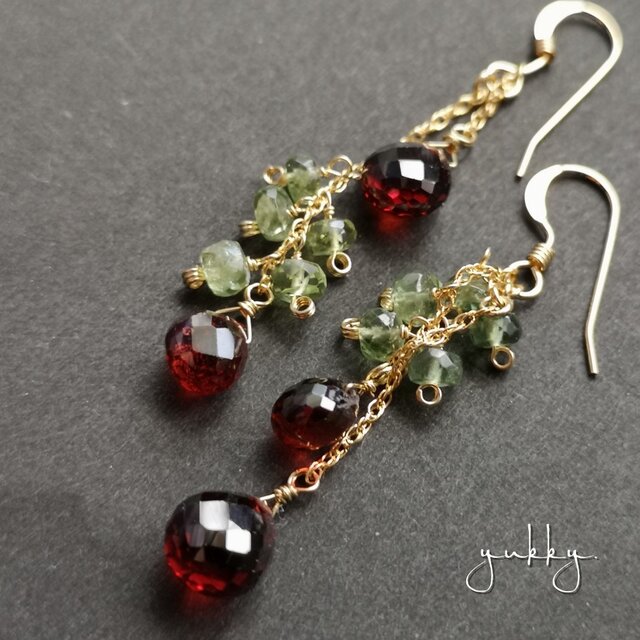 宝石質モザンビークガーネットAAA✽グリーンアパタイト★アシンメトリー14kgfピアス