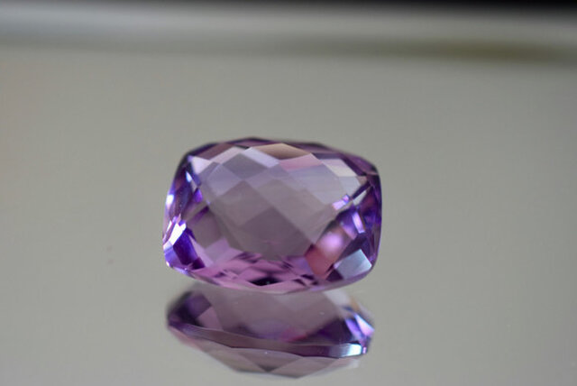 1-81 上品 一点物 大粒天然アメジスト 四角形 長方形 アメシスト 紫水晶 2月誕生石 天然石 ルース 裸石の画像1枚目