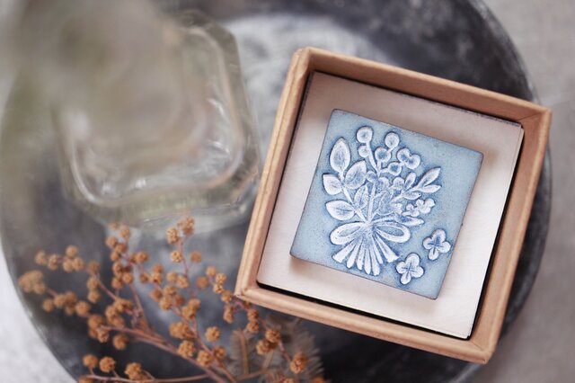 : : : 陶土の草花ブローチ : : : 353の画像1枚目