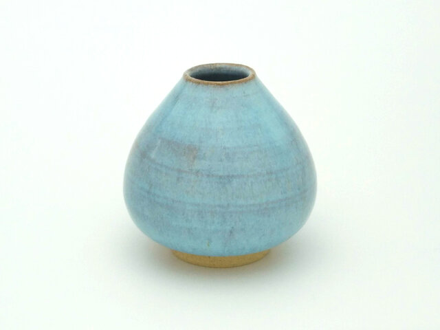 灰釉　酒器　花器　一輪挿し 灰釉一輪挿し (淡い水色) | iichi 日々の暮らしを心地よくする