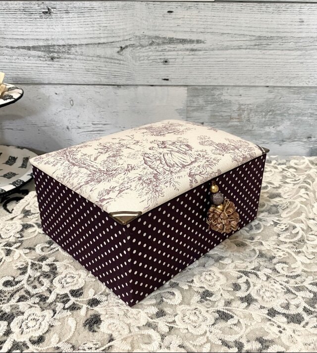 カルトナージュ　ジュイ柄の裁縫箱