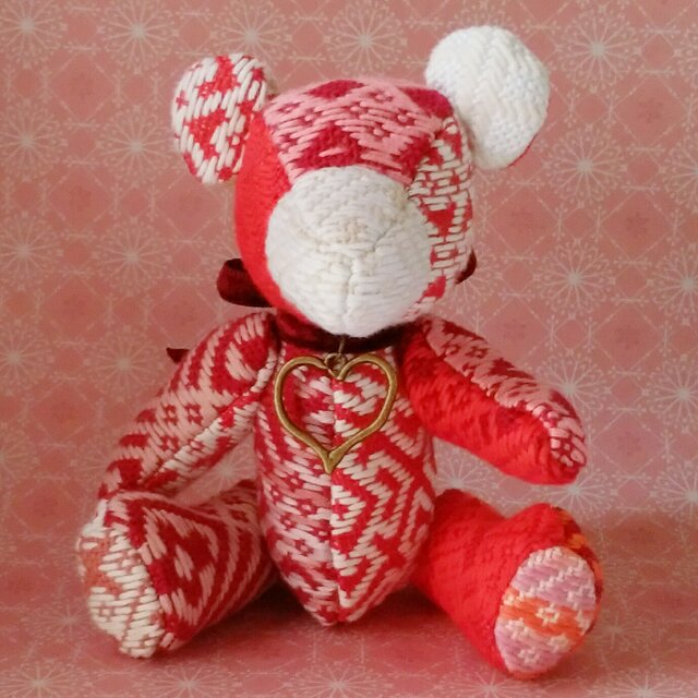 こぎん刺しのテディベアM 全身総刺しこぎんクマ LOVEの画像1枚目
