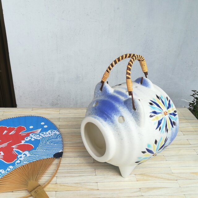 花柄　サンシャインブルー　蚊取り豚