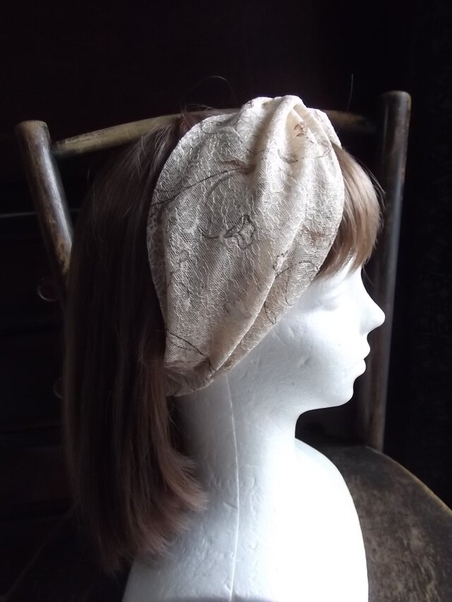 サーモンピンクのレースののクロスヘアバンド