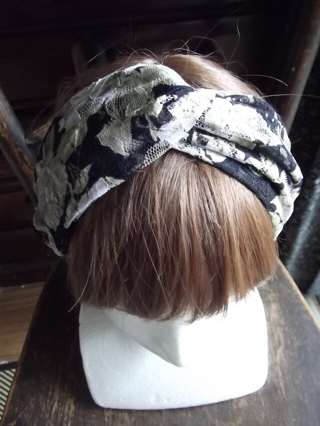 薔薇柄のレースののクロスヘアバンド