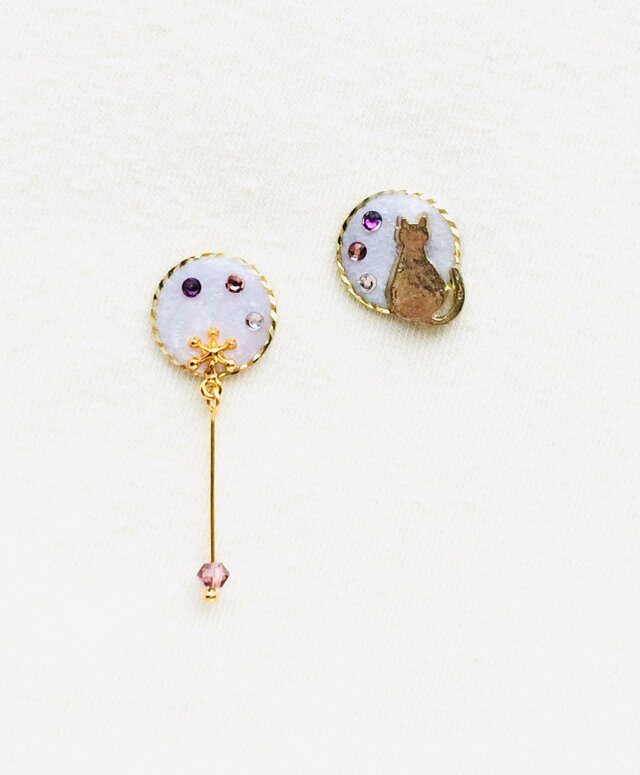 猫と花雫ピアス/イヤリング(ライラック)の画像1枚目