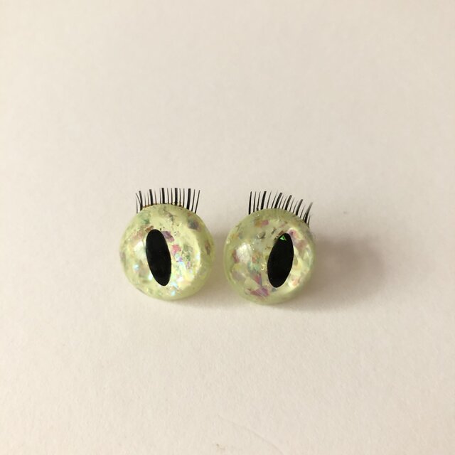 ネコ目ピアス・ミドリの画像1枚目