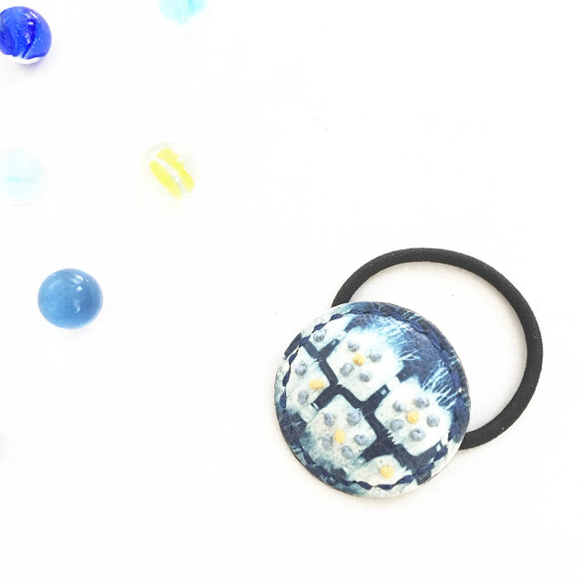 革の藍絞り染 hear accessary フラワー(M)の画像1枚目