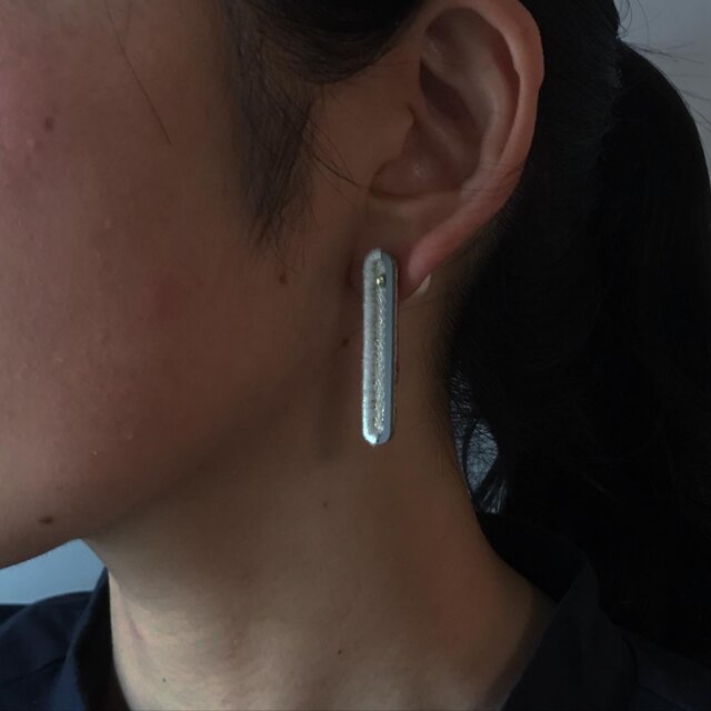 彩り(白)の耳飾り