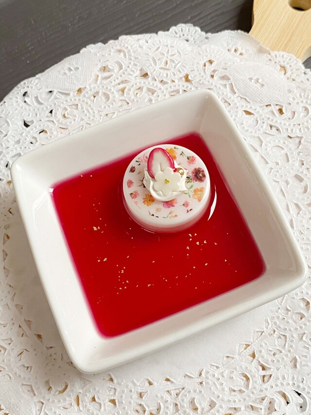 flower苺ケーキのアクセサリートレイの画像1枚目