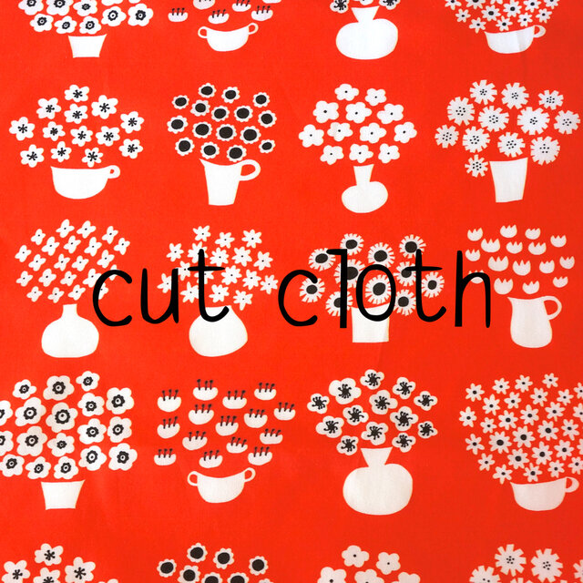 【カットクロス】flower base(red)オーガニックコットン サテン(69×43cm)の画像1枚目