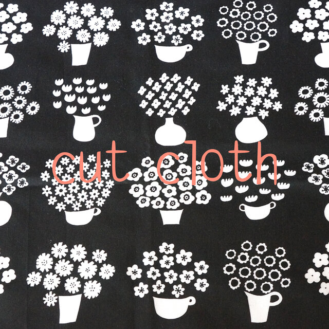 【カットクロス】flower base(black)オーガニックコットン サテン(69×43cm)の画像1枚目