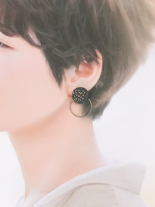 絣のイヤリング〈ダーニングno.1〉1.8cmの画像1枚目