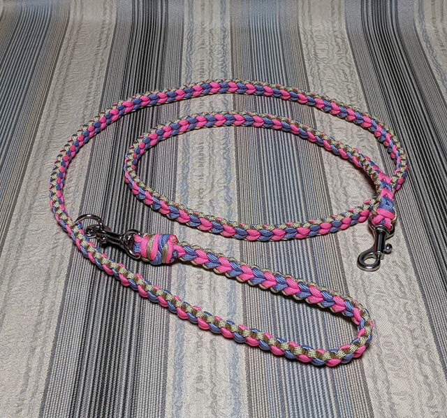 LoveLove編みのリード 小型~中型犬用 お揃いのハーフチョークの首輪もあります(全長120cm)の画像1枚目