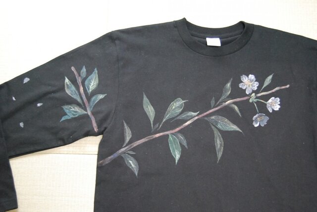 故郷の桜 手描きTシャツの画像1枚目