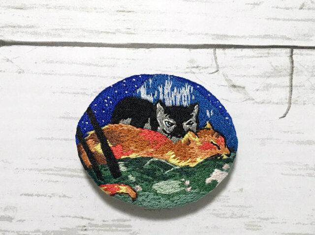 手刺繍ブローチ*フランツ・マルク「二匹の猫」よりの画像1枚目