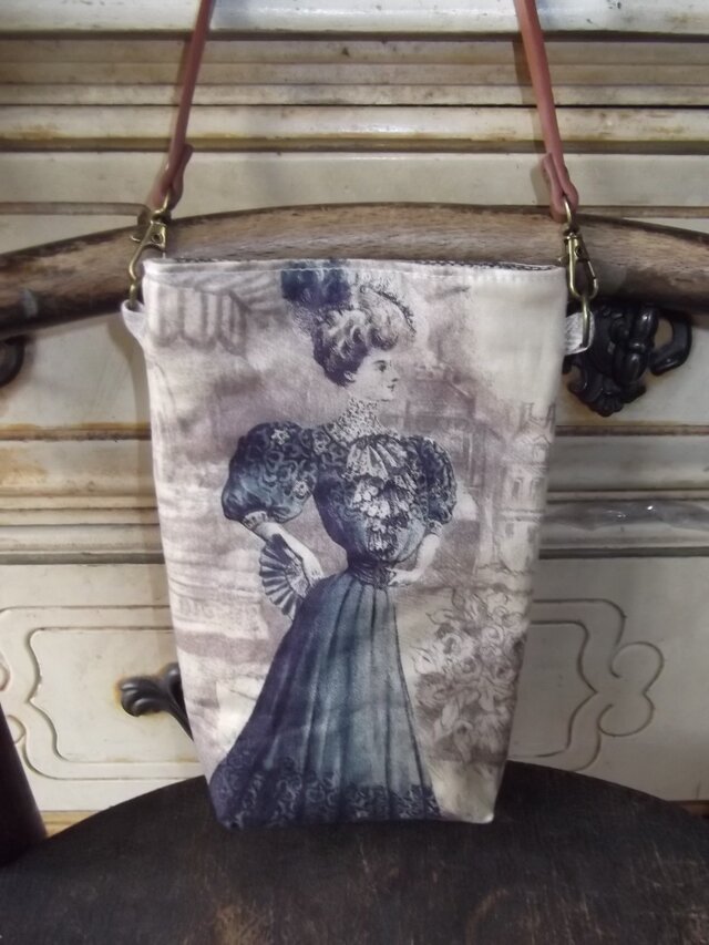 セピア色の貴婦人のスマホポーチ。メガネケースにも（送料無料）