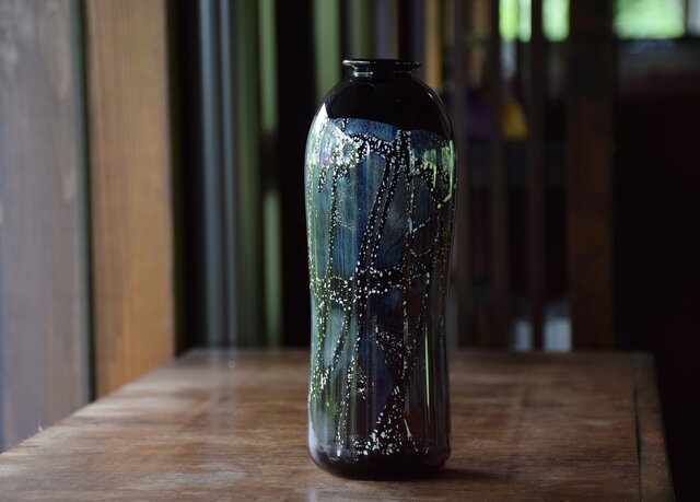 黒銀箔流線花瓶 | iichi 日々の暮らしを心地よくする
