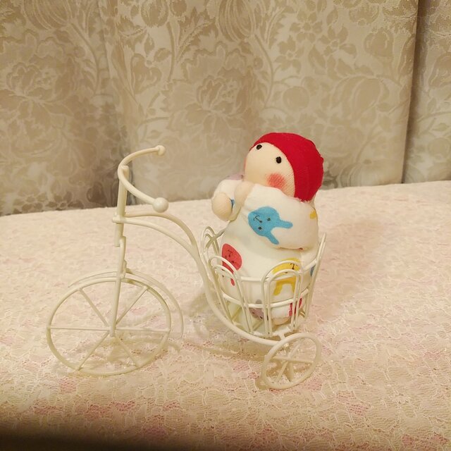 赤ちゃん人形と自転車の画像1枚目