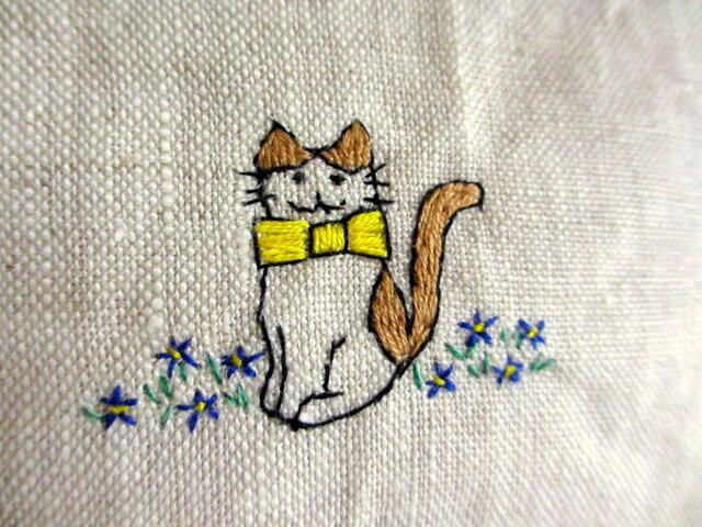 猫刺繍リネンポーチ おすまし猫ちゃんa Iichi ハンドメイド クラフト作品 手仕事品の通販