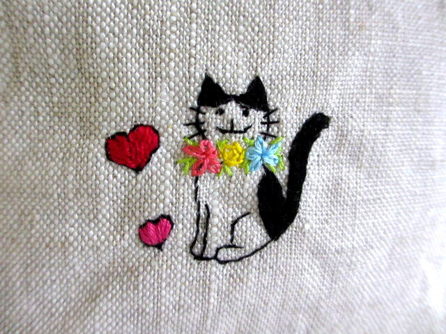 猫刺繍リネンポーチ おすまし猫ちゃんc Iichi ハンドメイド クラフト作品 手仕事品の通販