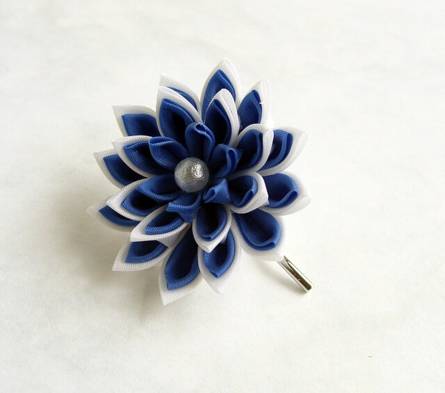 花咲み お花のポニーフック 青×白 つまみ細工 | iichi 日々の暮らしを