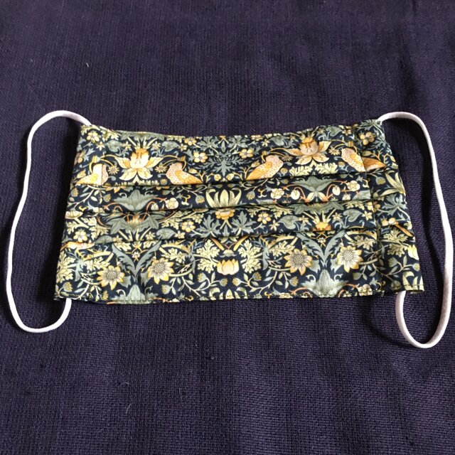 リバティ生地のプリーツマスク