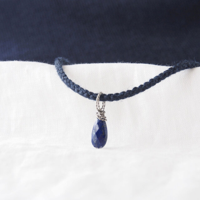 麻糸のペンダント(Dark-Navy×ラピスラズリ)の画像1枚目