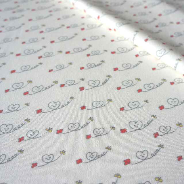 【141×98cm】スムースニット生地（オーガニックコットン）ハートニコちゃん - small