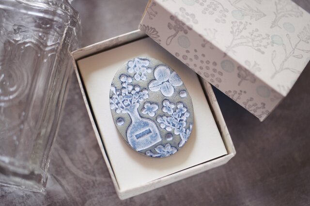 : : : 陶土の草花ブローチ : : : 388の画像1枚目