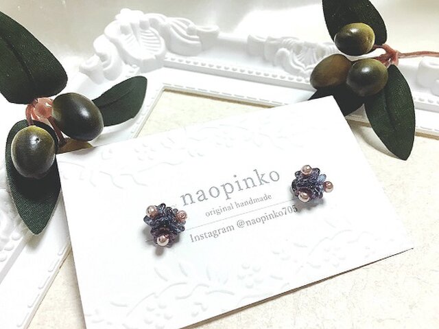 チェコの小花プチピアスorイヤリング★の画像1枚目