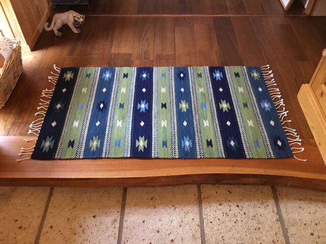 新品　手紡ぎ手織りラグ おうちの時間をゆったりと、ここちよく ウール100%・手紡ぎ・手織りの