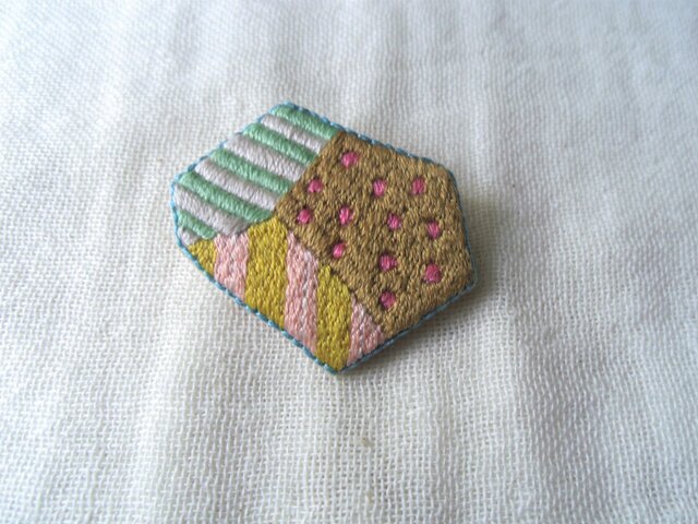 刺繍ブローチ いろいろの画像1枚目