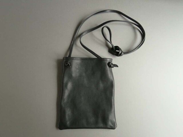 flat shoulder bag (black)の画像1枚目