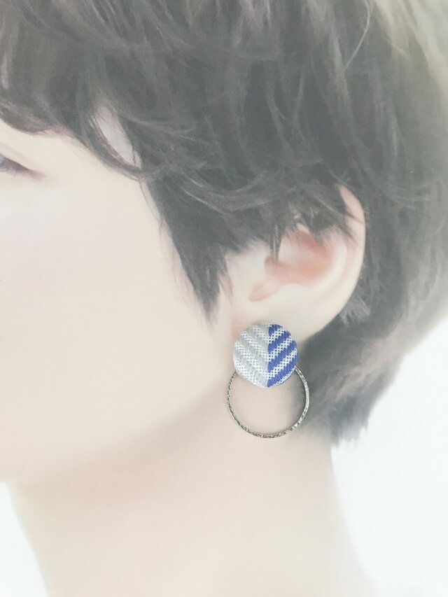 こぎん刺しのイヤリング〈糸流れの応用〉1.8cmの画像1枚目