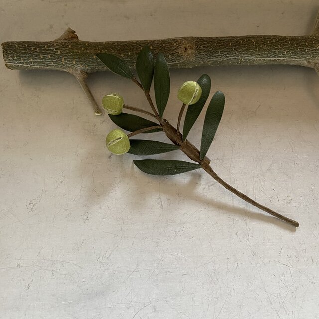 オリーブのコサージュ（緑)