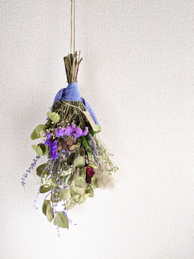 自家栽培のユーカリ＆スターチス＆カスミソウなどの素朴でナチュラルなハーブのドライフラワースワッグ！