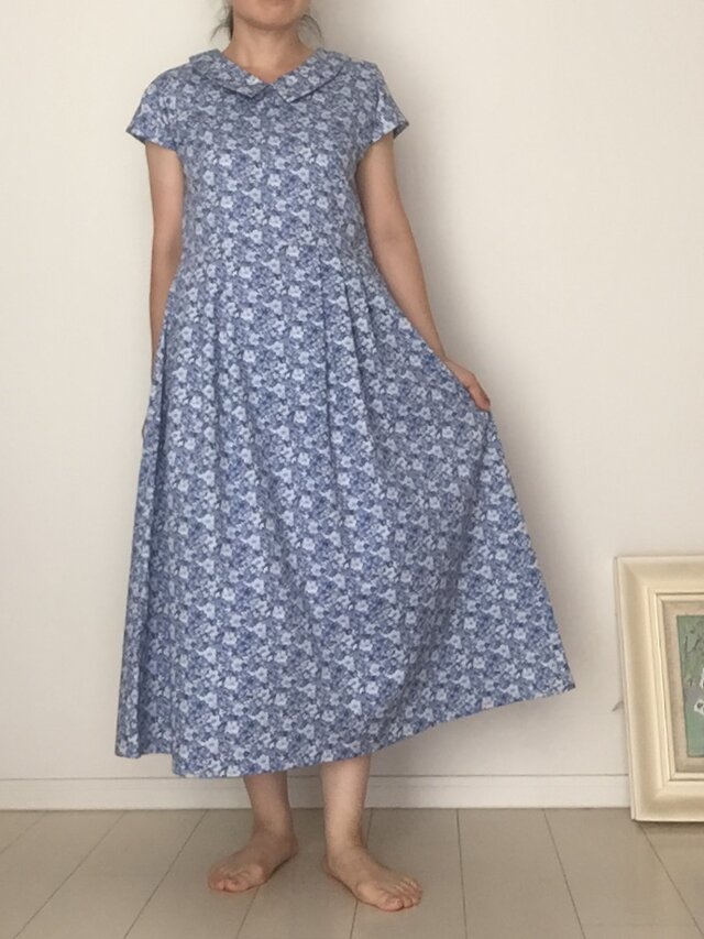 Libertyのフラットカラーワンピースの画像1枚目