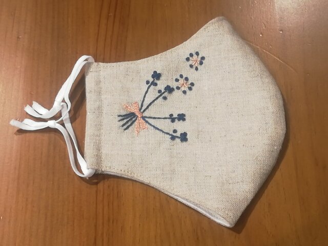 手刺繍☆きれいな横顔☆リネンの立体マスク（小花） | iichi