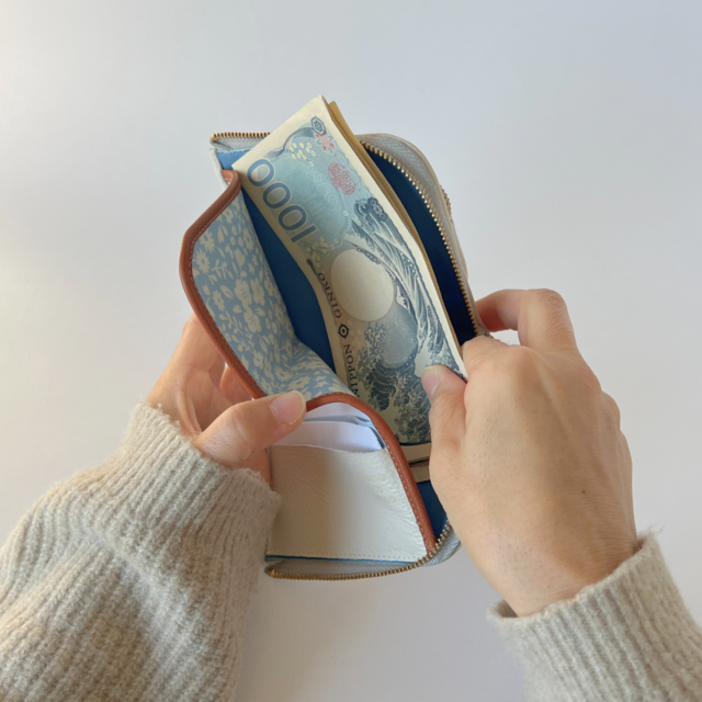 オールドチベット 革製ポーチ財布 古い天然珊瑚象嵌 銀製浮彫り唐草紋 金具装飾 楽天市場】三つ折り財布 3つ折り サイフ ウォレット レディース