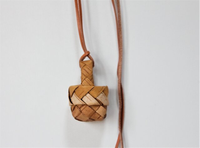 白樺小枝のブランコ♪ 白樺の小さなかごのペンダント | iichi 日々の暮らしを心地よく