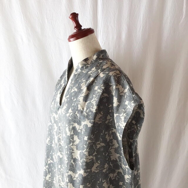 エキゾチックなマオカラーチュニック（アジアンガーデン：グレー）